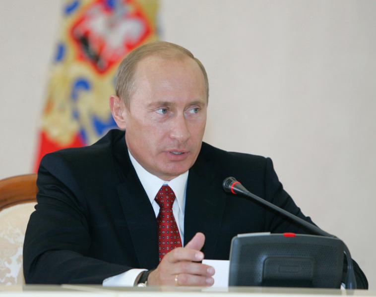 Vladimir Putin l-a demis pe ministrul apărării pe fondul unui scandal de fraudă