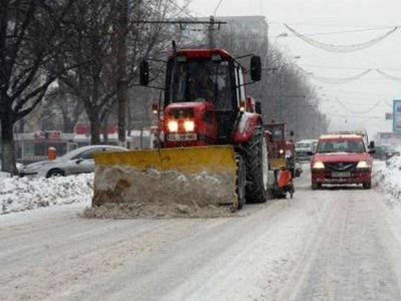 Primăria municipiului Arad : Toate drumurile sunt practicabile, activitatea de deszăpezire continuă
