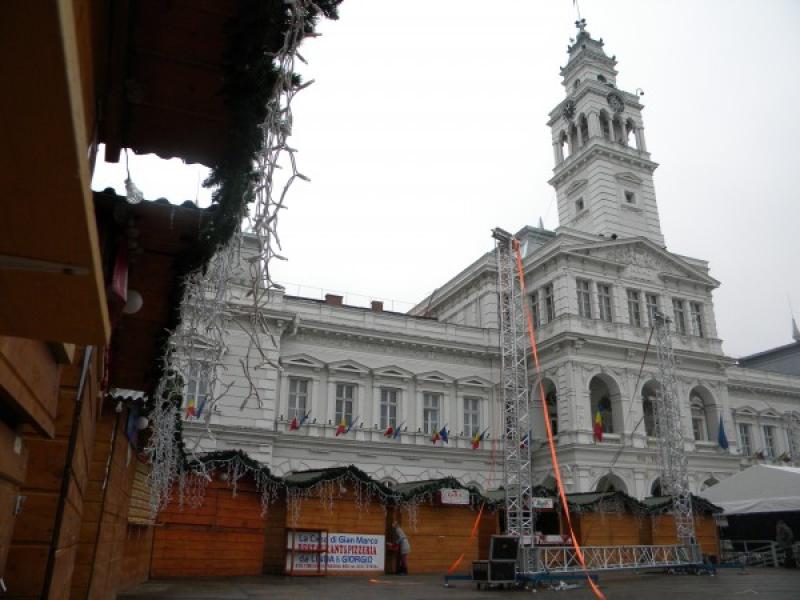 Primăria municipiului Arad : Spectacole la târgul de Crăciun