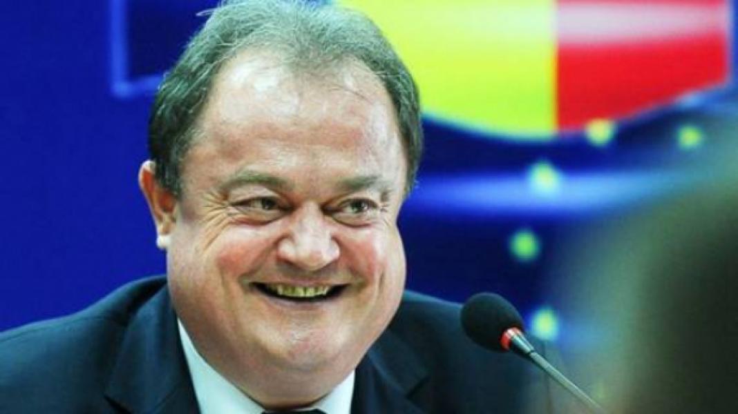 Vasile Blaga: Nu este frumos ca Băsescu să-l concureze pe Ponta la funcția de mincinos-șef