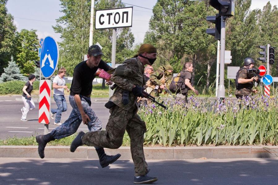 Locuitorii din Doneţk şi Lugansk, îndemnaţi să părăsească oraşele din cauza unui posibil asalt